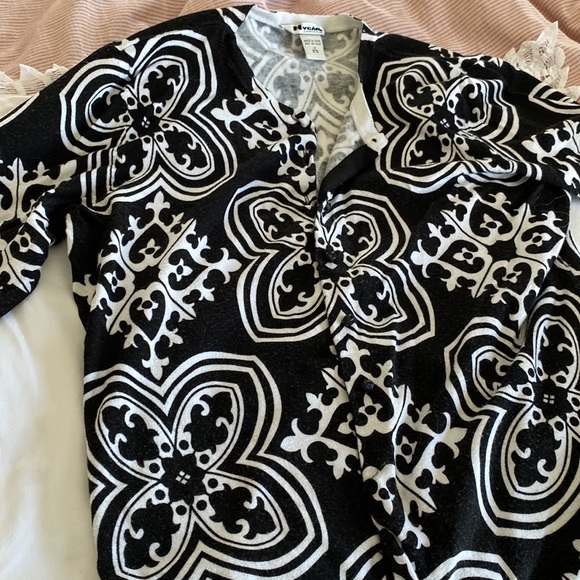 Ladies sweater - Picture 2 of 3